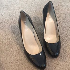 Black patent leather Ralph Lauren Pumps (10B)